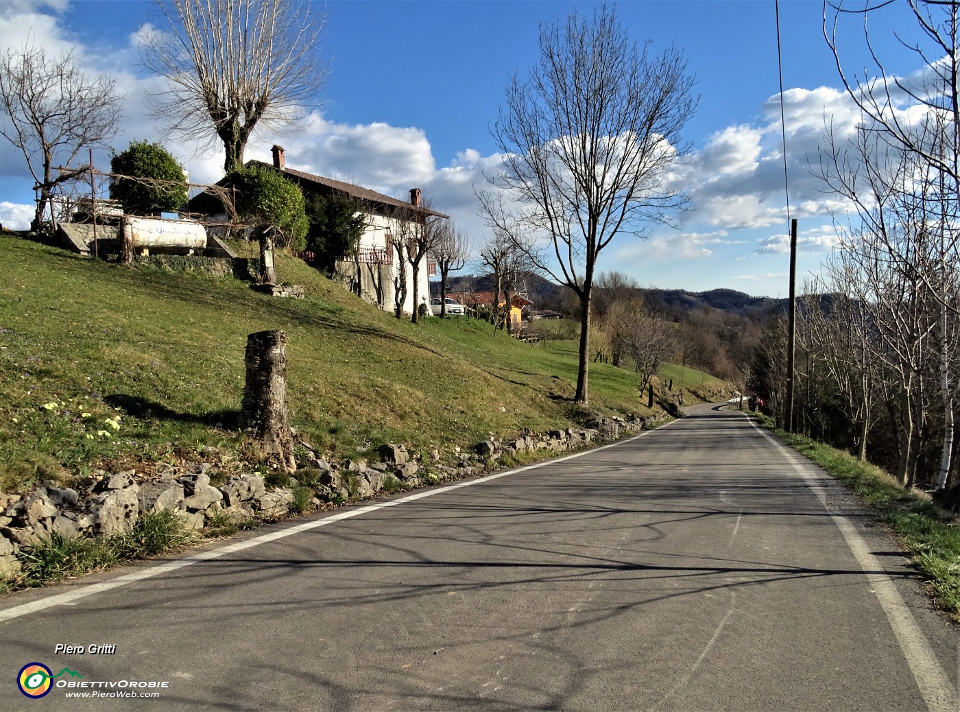 92 A Cassarielli il 505B per buon  tratto su strada asfaltata.JPG